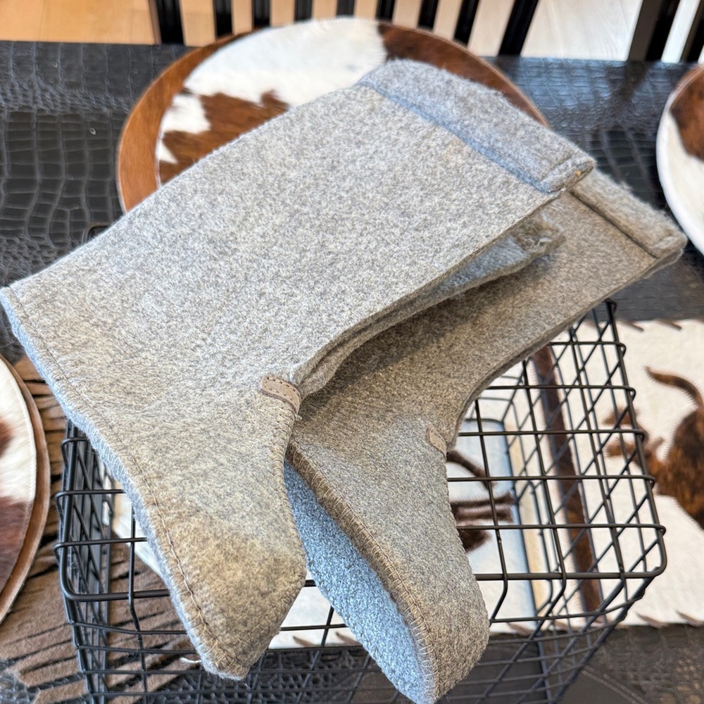 Source Unknown Gray Kids Felt Booties